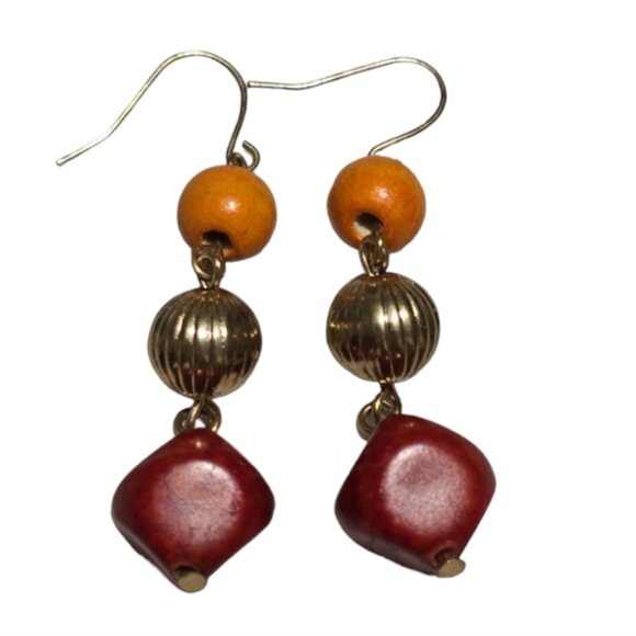 Jewelry - 18inchGold Tone with Red Centre Stone Necklace L11